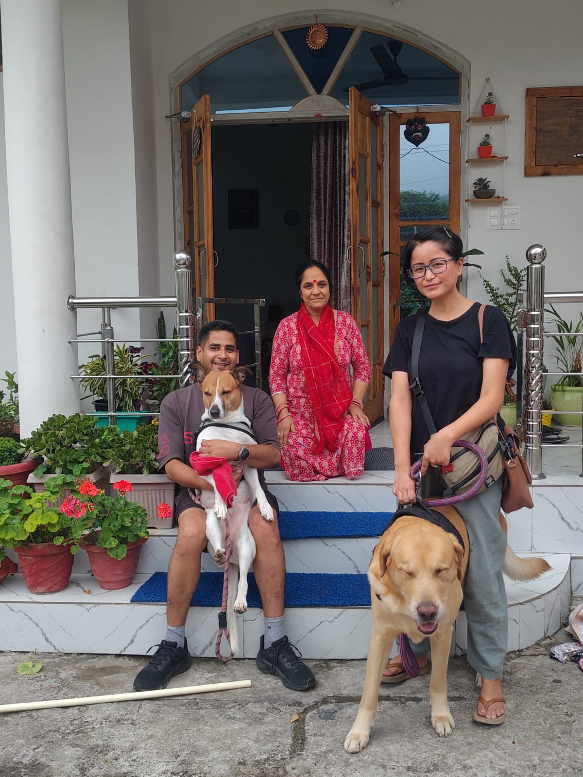 Guests and their two dogs with Bimla aunty on the dera front steps